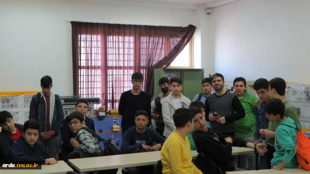 دانش آموزان دبیرستان علامه دهخدا از دانشگاه فنی و حرفه ای واحد اردبیل بازدید کردند 19