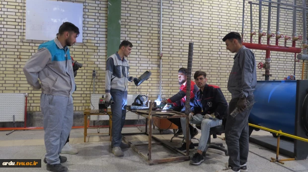 دانش آموزان دبیرستان علامه دهخدا از دانشگاه فنی و حرفه ای واحد اردبیل بازدید کردند 21
