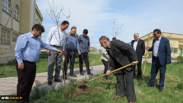 آیین کاشت ۴۰ اصله نهال آلبالو در محوطه آموزشکده فنی و حرفه ای پسران اردبیل برگزار شد 3