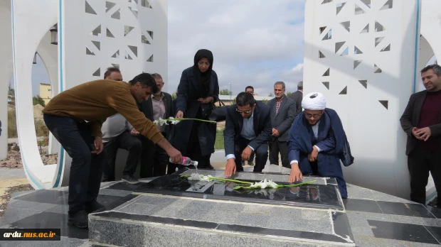غبارروبی و عطر افشانی مزار شهید گمنام دانشگاه 11