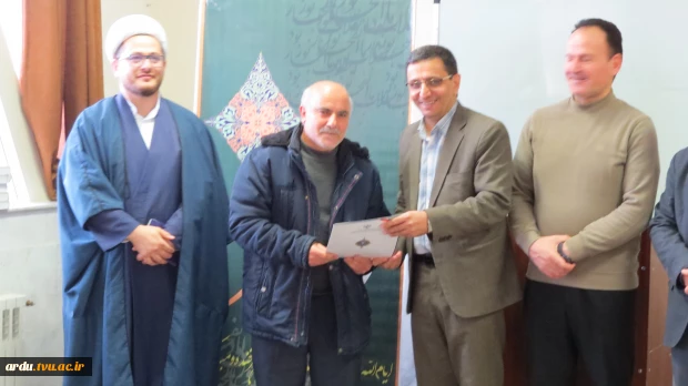 به مناسبت چهل‌ و هفتمین سالگرد پیروزی شکوهمند انقلاب اسلامی؛
برگزاری آیین غبارروبی و عطرافشانی مزار شهید گمنام و تکریم جانباز سرافراز دفاع مقدس در دانشگاه ملی مهارت واحد استانی اردبیل 2