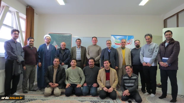 به مناسبت چهل‌ و هفتمین سالگرد پیروزی شکوهمند انقلاب اسلامی؛
برگزاری آیین غبارروبی و عطرافشانی مزار شهید گمنام و تکریم جانباز سرافراز دفاع مقدس در دانشگاه ملی مهارت واحد استانی اردبیل 4