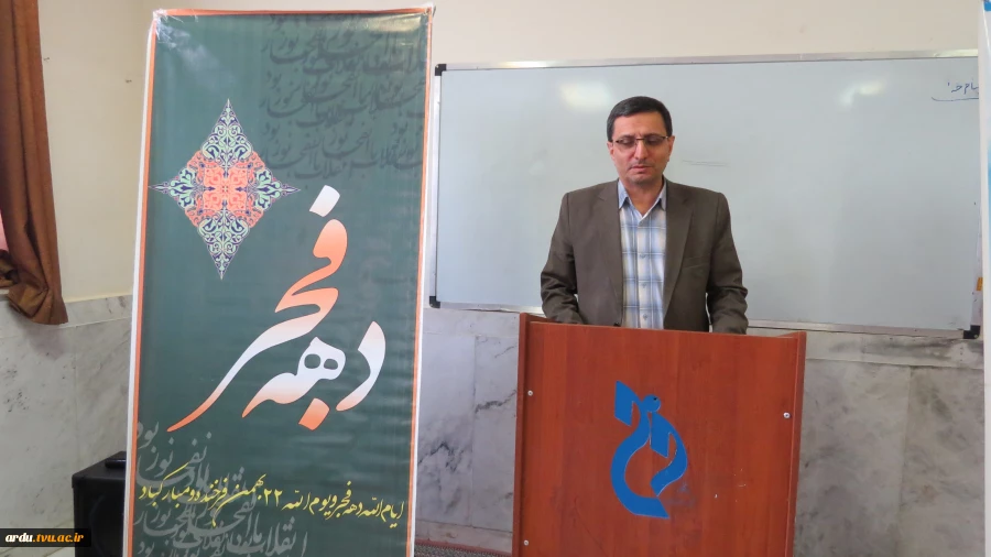 به مناسبت چهل‌ و هفتمین سالگرد پیروزی شکوهمند انقلاب اسلامی؛
برگزاری آیین غبارروبی و عطرافشانی مزار شهید گمنام و تکریم جانباز سرافراز دفاع مقدس در دانشگاه ملی مهارت واحد استانی اردبیل 4