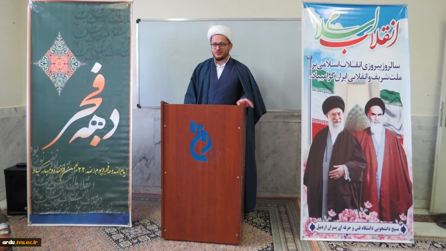به مناسبت چهل‌ و هفتمین سالگرد پیروزی شکوهمند انقلاب اسلامی؛
برگزاری آیین غبارروبی و عطرافشانی مزار شهید گمنام و تکریم جانباز سرافراز دفاع مقدس در دانشگاه ملی مهارت واحد استانی اردبیل 4