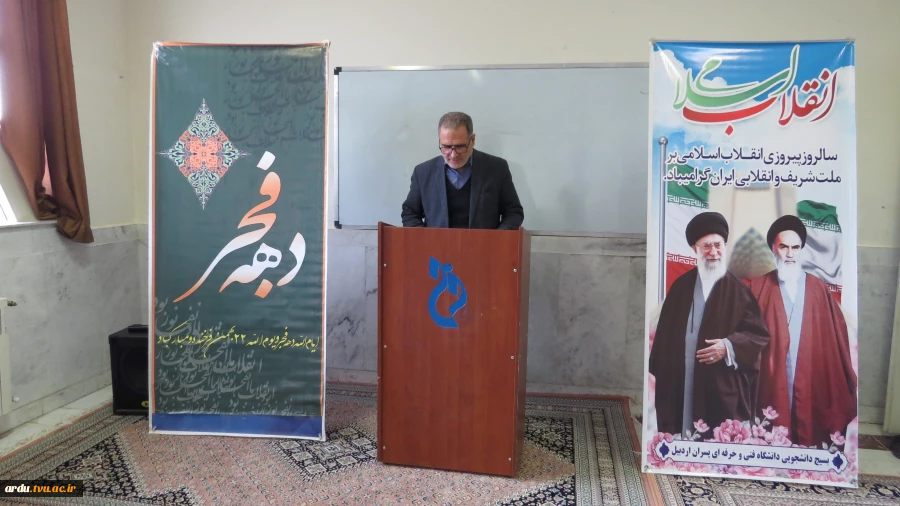 به مناسبت چهل‌ و هفتمین سالگرد پیروزی شکوهمند انقلاب اسلامی؛
برگزاری آیین غبارروبی و عطرافشانی مزار شهید گمنام و تکریم جانباز سرافراز دفاع مقدس در دانشگاه ملی مهارت واحد استانی اردبیل 4