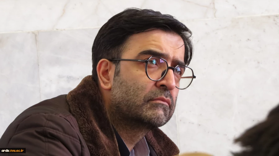 به مناسبت چهل‌ و هفتمین سالگرد پیروزی شکوهمند انقلاب اسلامی؛
برگزاری آیین غبارروبی و عطرافشانی مزار شهید گمنام و تکریم جانباز سرافراز دفاع مقدس در دانشگاه ملی مهارت واحد استانی اردبیل 5
