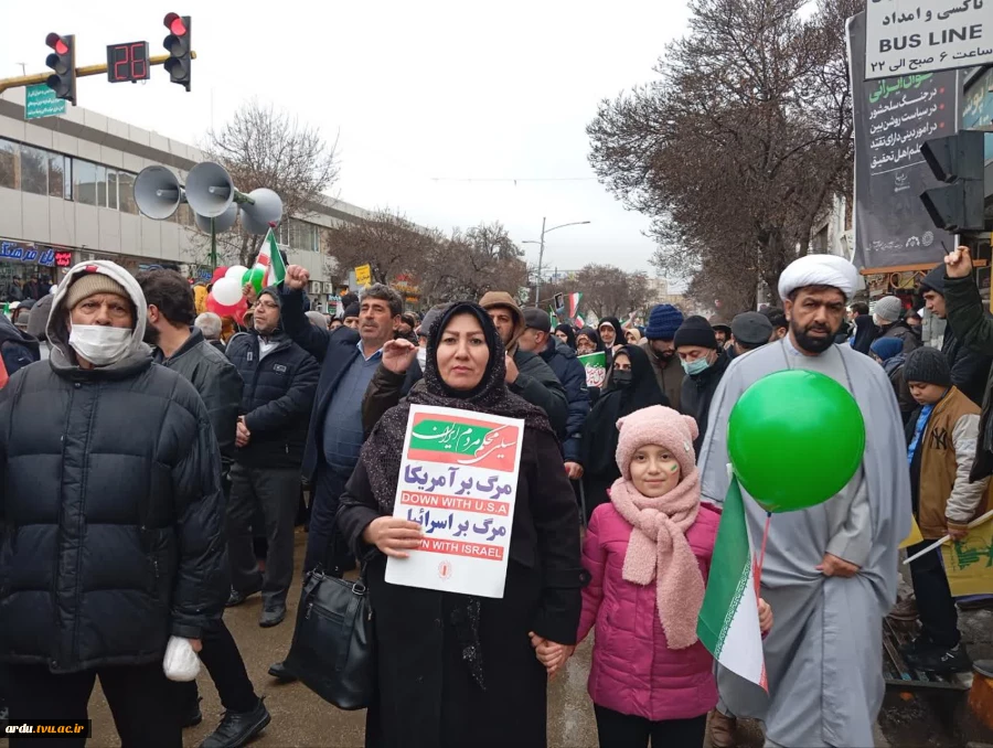 حضور گسترده و پرشور کارکنان دانشگاه در مراسم راهپیمایی یوم‌الله ۲۲ بهمن 6