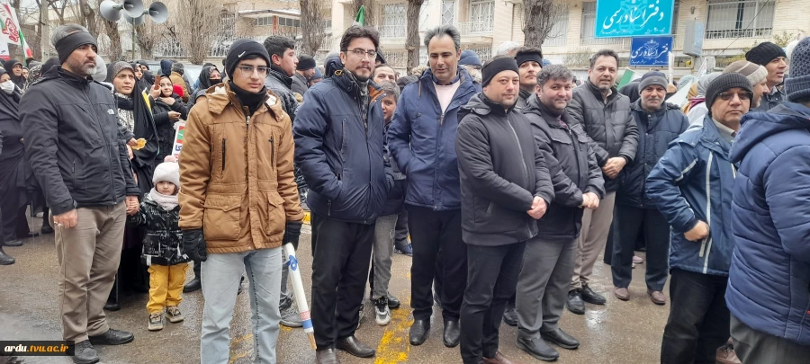حضور گسترده و پرشور کارکنان دانشگاه در مراسم راهپیمایی یوم‌الله ۲۲ بهمن 8