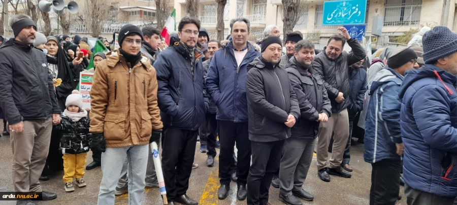 حضور گسترده و پرشور کارکنان دانشگاه در مراسم راهپیمایی یوم‌الله ۲۲ بهمن 10