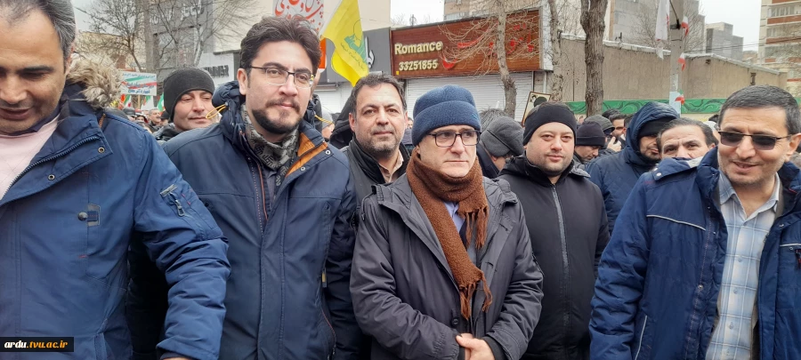 حضور گسترده و پرشور کارکنان دانشگاه در مراسم راهپیمایی یوم‌الله ۲۲ بهمن 15