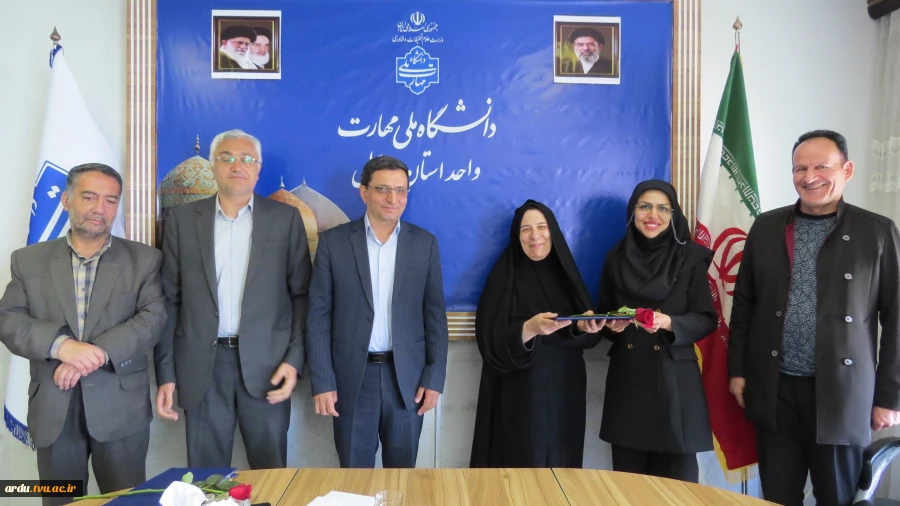 رئیس دانشگاه ملی مهارت واحد استانی اردبیل در مراسم تجلیل از سرآمدان آموزشی؛
برتری دانشگاه ملی مهارت در اشتغال‌زایی؛ مرهون ماهیت عملی سرفصل‌های آموزشی است 2