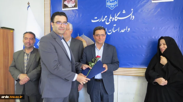 رئیس دانشگاه ملی مهارت واحد استانی اردبیل در مراسم تجلیل از سرآمدان آموزشی؛
برتری دانشگاه ملی مهارت در اشتغال‌زایی؛ مرهون ماهیت عملی سرفصل‌های آموزشی است 2
