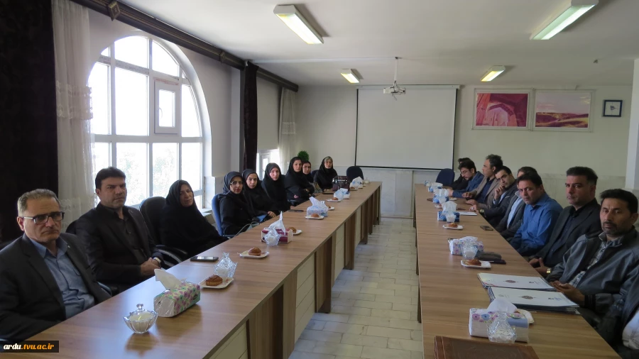 رئیس دانشگاه ملی مهارت واحد استانی اردبیل در مراسم تجلیل از سرآمدان آموزشی؛
برتری دانشگاه ملی مهارت در اشتغال‌زایی؛ مرهون ماهیت عملی سرفصل‌های آموزشی است 2