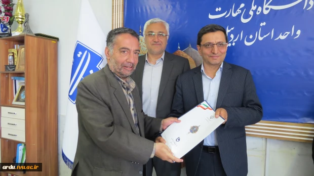 رئیس دانشگاه ملی مهارت واحد استانی اردبیل در مراسم تجلیل از سرآمدان آموزشی؛
برتری دانشگاه ملی مهارت در اشتغال‌زایی؛ مرهون ماهیت عملی سرفصل‌های آموزشی است 2