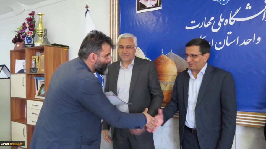 رئیس دانشگاه ملی مهارت واحد استانی اردبیل در مراسم تجلیل از سرآمدان آموزشی؛
برتری دانشگاه ملی مهارت در اشتغال‌زایی؛ مرهون ماهیت عملی سرفصل‌های آموزشی است 2