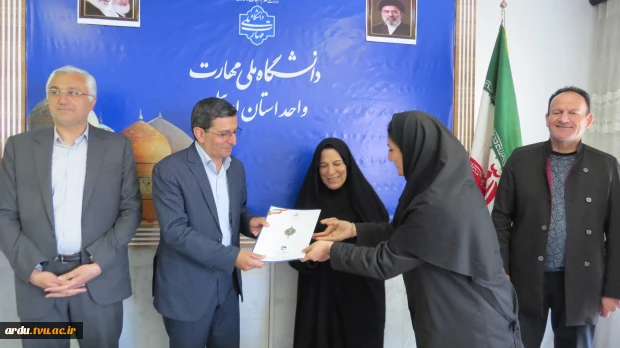 رئیس دانشگاه ملی مهارت واحد استانی اردبیل در مراسم تجلیل از سرآمدان آموزشی؛
برتری دانشگاه ملی مهارت در اشتغال‌زایی؛ مرهون ماهیت عملی سرفصل‌های آموزشی است 2