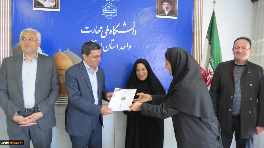 رئیس دانشگاه ملی مهارت واحد استانی اردبیل در مراسم تجلیل از سرآمدان آموزشی؛
برتری دانشگاه ملی مهارت در اشتغال‌زایی؛ مرهون ماهیت عملی سرفصل‌های آموزشی است 2