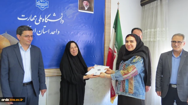 رئیس دانشگاه ملی مهارت واحد استانی اردبیل در مراسم تجلیل از سرآمدان آموزشی؛
برتری دانشگاه ملی مهارت در اشتغال‌زایی؛ مرهون ماهیت عملی سرفصل‌های آموزشی است 2