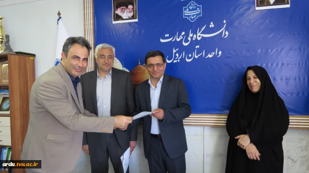 رئیس دانشگاه ملی مهارت واحد استانی اردبیل در مراسم تجلیل از سرآمدان آموزشی؛
برتری دانشگاه ملی مهارت در اشتغال‌زایی؛ مرهون ماهیت عملی سرفصل‌های آموزشی است 2