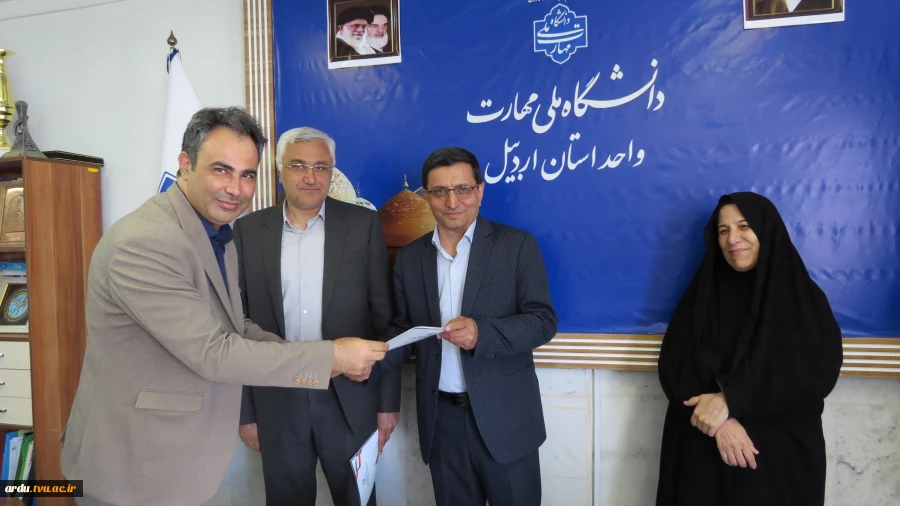 رئیس دانشگاه ملی مهارت واحد استانی اردبیل در مراسم تجلیل از سرآمدان آموزشی؛
برتری دانشگاه ملی مهارت در اشتغال‌زایی؛ مرهون ماهیت عملی سرفصل‌های آموزشی است 2