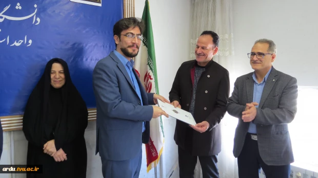 رئیس دانشگاه ملی مهارت واحد استانی اردبیل در مراسم تجلیل از سرآمدان آموزشی؛
برتری دانشگاه ملی مهارت در اشتغال‌زایی؛ مرهون ماهیت عملی سرفصل‌های آموزشی است 2