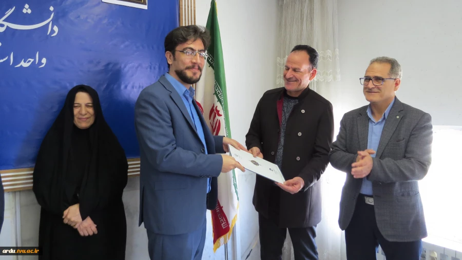 رئیس دانشگاه ملی مهارت واحد استانی اردبیل در مراسم تجلیل از سرآمدان آموزشی؛
برتری دانشگاه ملی مهارت در اشتغال‌زایی؛ مرهون ماهیت عملی سرفصل‌های آموزشی است 2