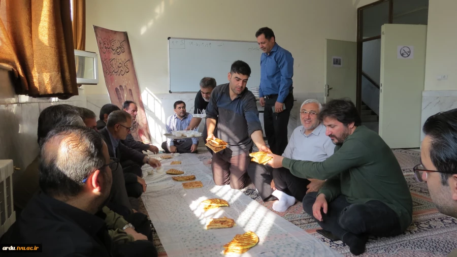 مراسم قرائت زیارت عاشورا به نیابت از قائد شهید امت و خانواده سرافراز ایشان در آموزشکده پسران اردبیل برگزار شد (گزارش تصویری) 17