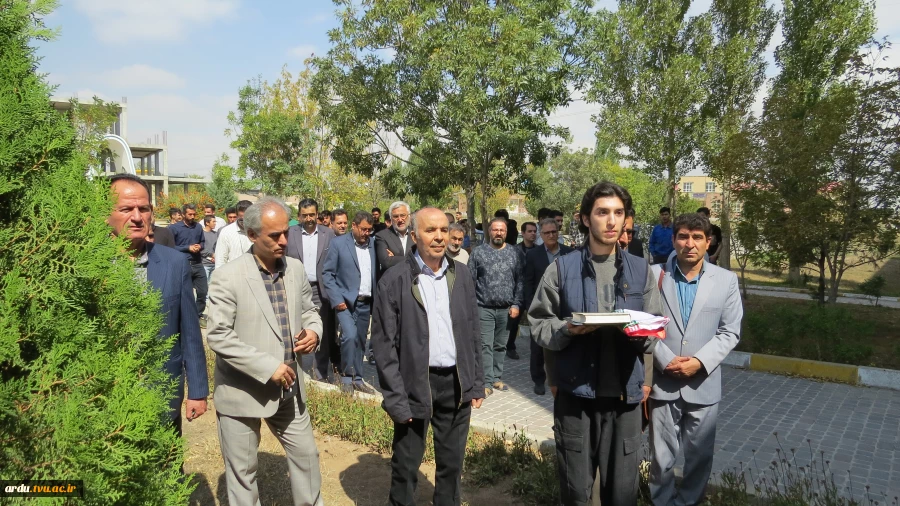 همزمان با آغاز سال تحصیلی جدید و با حضور گسترده دانشگاهیان؛
آیین اهتزاز پرچم جمهوری اسلامی ایران در مراکز دانشگاه ملی مهارت واحد استانی اردبیل برگزار شد 4