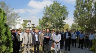 همزمان با آغاز سال تحصیلی جدید و با حضور گسترده دانشگاهیان؛
آیین اهتزاز پرچم جمهوری اسلامی ایران در مراکز دانشگاه ملی مهارت واحد استانی اردبیل برگزار شد 4