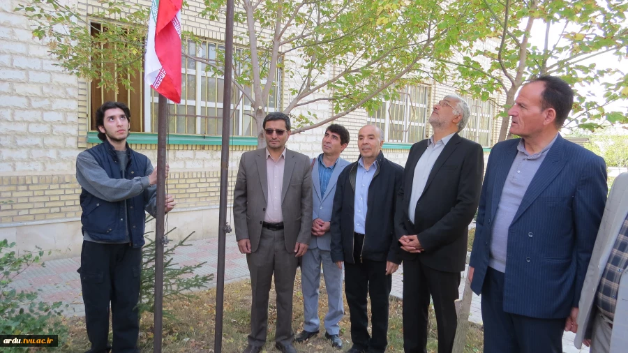 همزمان با آغاز سال تحصیلی جدید و با حضور گسترده دانشگاهیان؛
آیین اهتزاز پرچم جمهوری اسلامی ایران در مراکز دانشگاه ملی مهارت واحد استانی اردبیل برگزار شد 4
