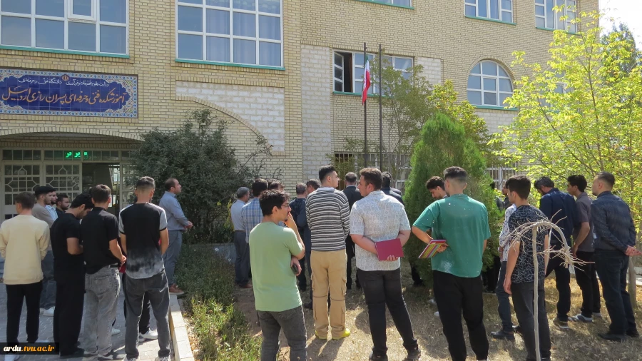 همزمان با آغاز سال تحصیلی جدید و با حضور گسترده دانشگاهیان؛
آیین اهتزاز پرچم جمهوری اسلامی ایران در مراکز دانشگاه ملی مهارت واحد استانی اردبیل برگزار شد 4