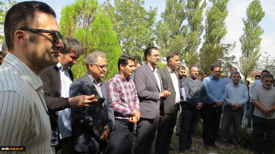 همزمان با آغاز سال تحصیلی جدید و با حضور گسترده دانشگاهیان؛
آیین اهتزاز پرچم جمهوری اسلامی ایران در مراکز دانشگاه ملی مهارت واحد استانی اردبیل برگزار شد 4