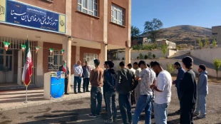 همزمان با آغاز سال تحصیلی جدید و با حضور گسترده دانشگاهیان؛
آیین اهتزاز پرچم جمهوری اسلامی ایران در مراکز دانشگاه ملی مهارت واحد استانی اردبیل برگزار شد 4