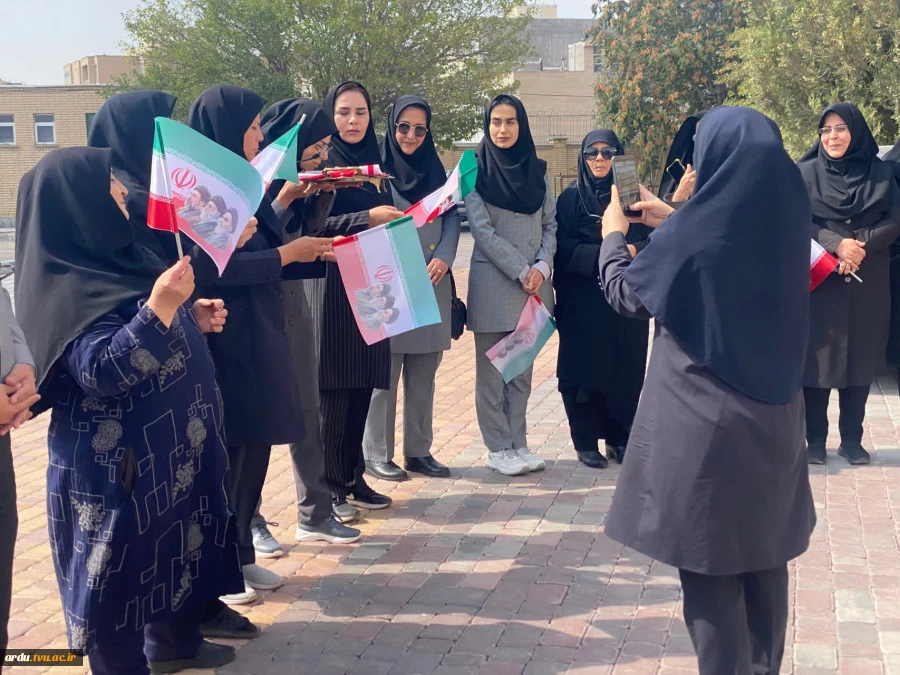 همزمان با آغاز سال تحصیلی جدید و با حضور گسترده دانشگاهیان؛
آیین اهتزاز پرچم جمهوری اسلامی ایران در مراکز دانشگاه ملی مهارت واحد استانی اردبیل برگزار شد 4