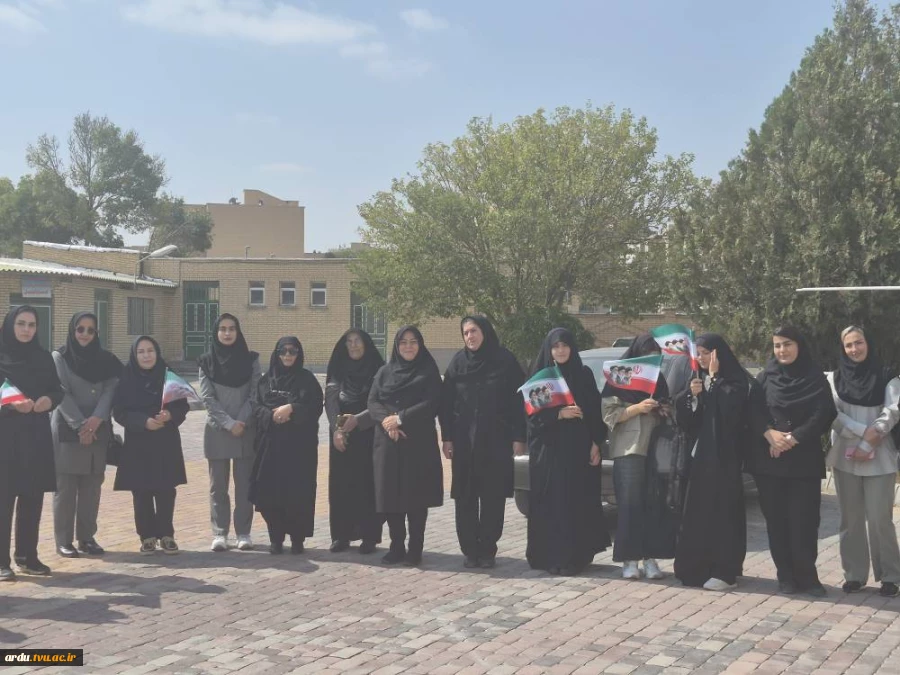 همزمان با آغاز سال تحصیلی جدید و با حضور گسترده دانشگاهیان؛
آیین اهتزاز پرچم جمهوری اسلامی ایران در مراکز دانشگاه ملی مهارت واحد استانی اردبیل برگزار شد 4